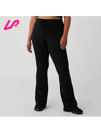 Upgrade your activewear with our plus size flare leggings. Designed with both style and comfort in mind, our leggings provide a comfortable and flattering fit for any body type.